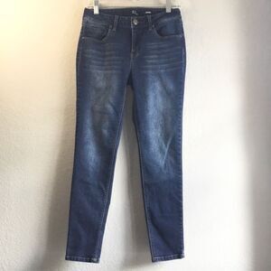 1822 Denim Adrianna Size 6 dark blue stretchy 54% cotton distressed look GUC